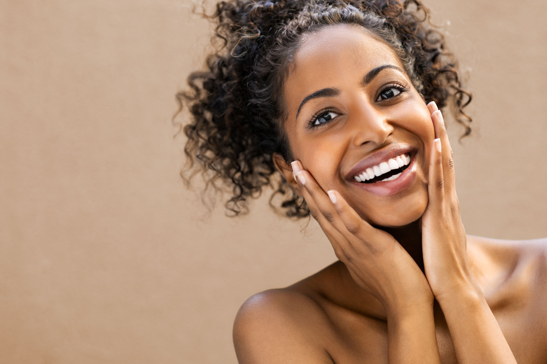 Beautiful,Young,Woman,Smiling,After,Fantastic,Face,Treatment.,Happy,Beauty